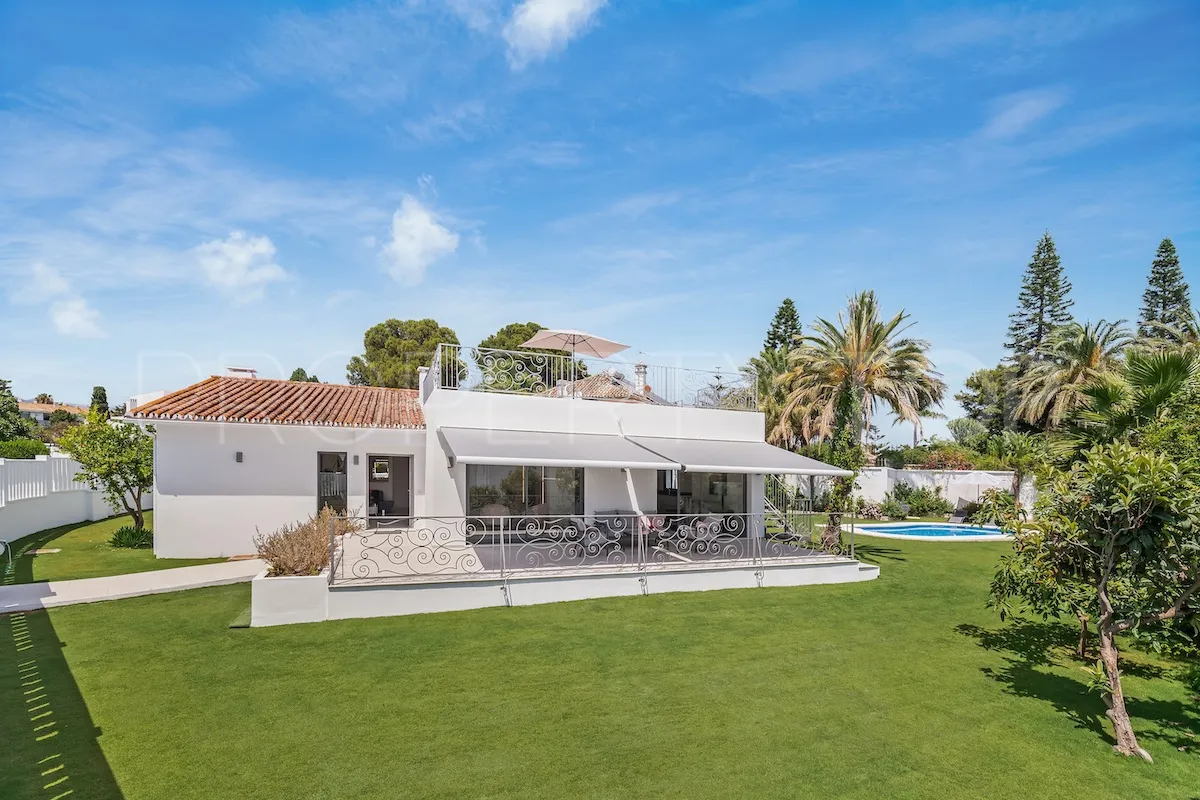 Guadalmina Baja, villa de 4 dormitorios en venta