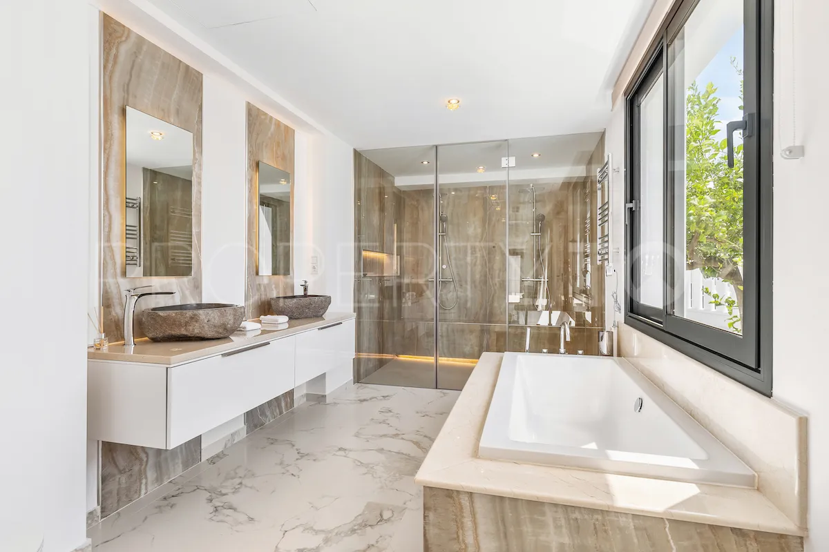 Guadalmina Baja, villa de 4 dormitorios en venta