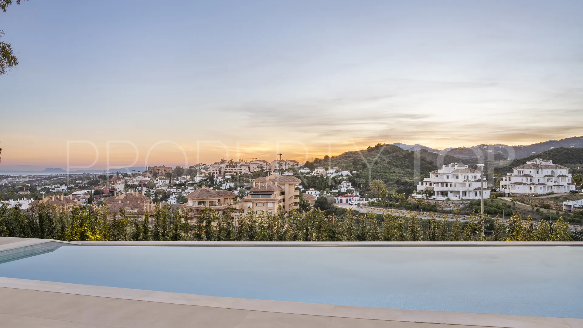 Nueva Andalucia, villa en venta con 5 dormitorios