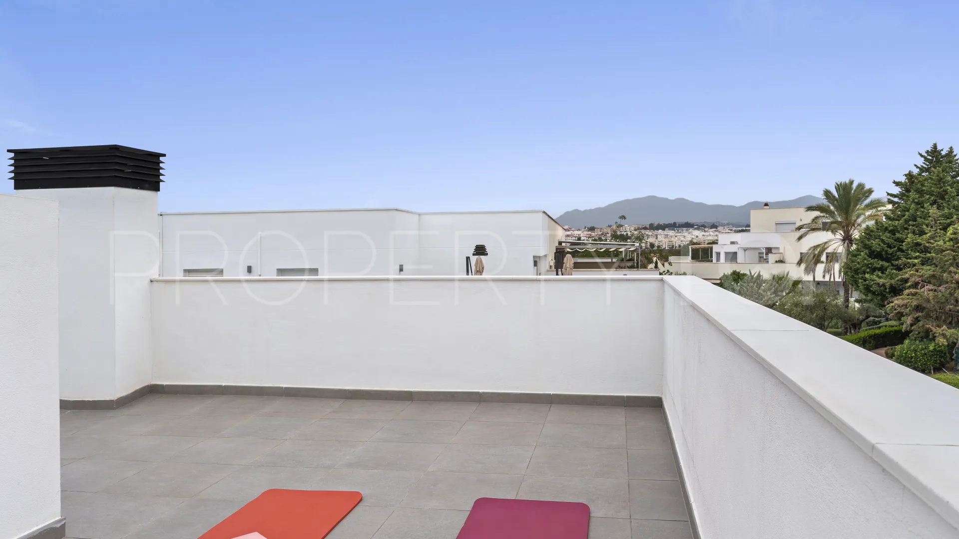 For sale town house in Marbella with 5 bedrooms
