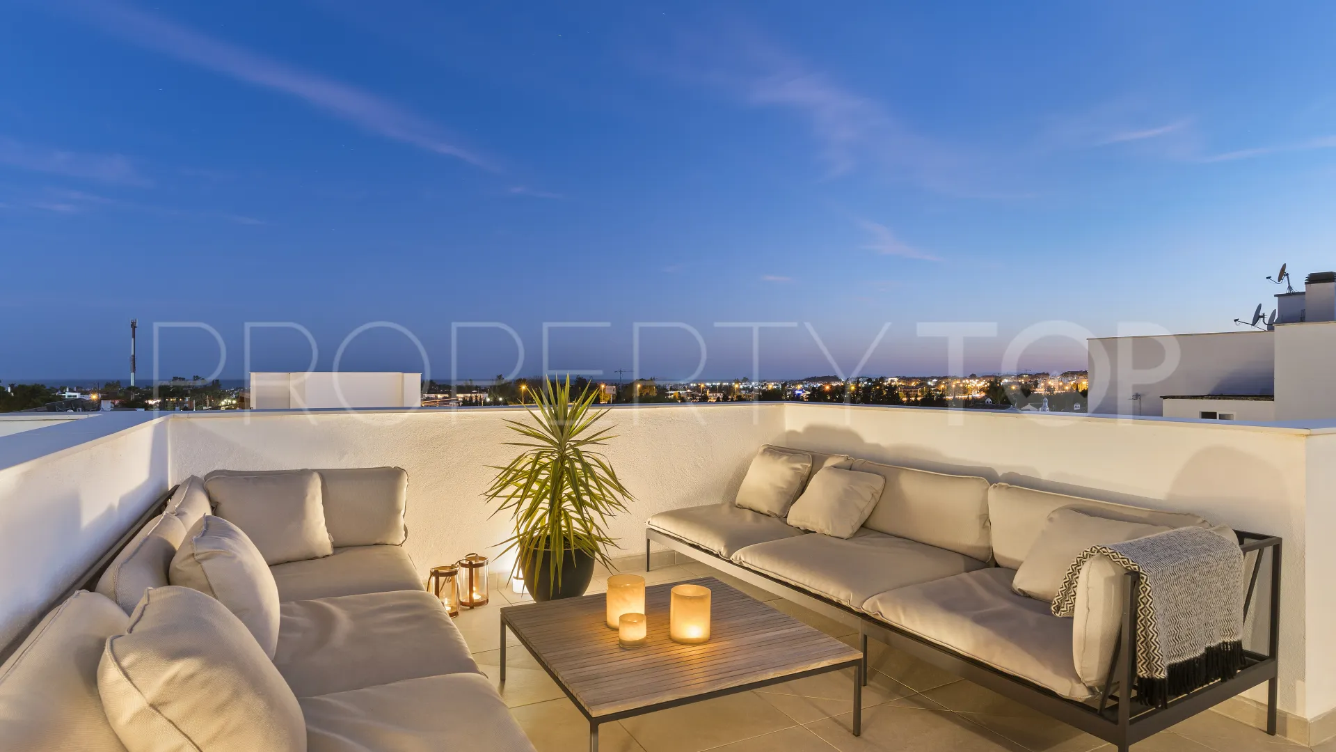 For sale town house in Marbella with 5 bedrooms
