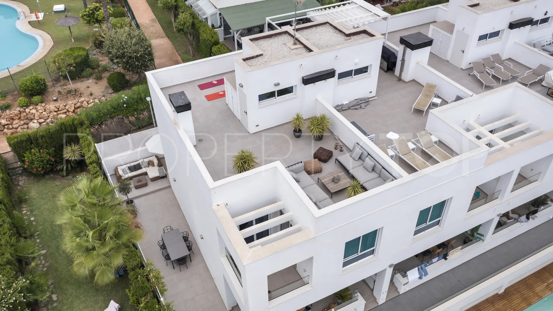 For sale town house in Marbella with 5 bedrooms
