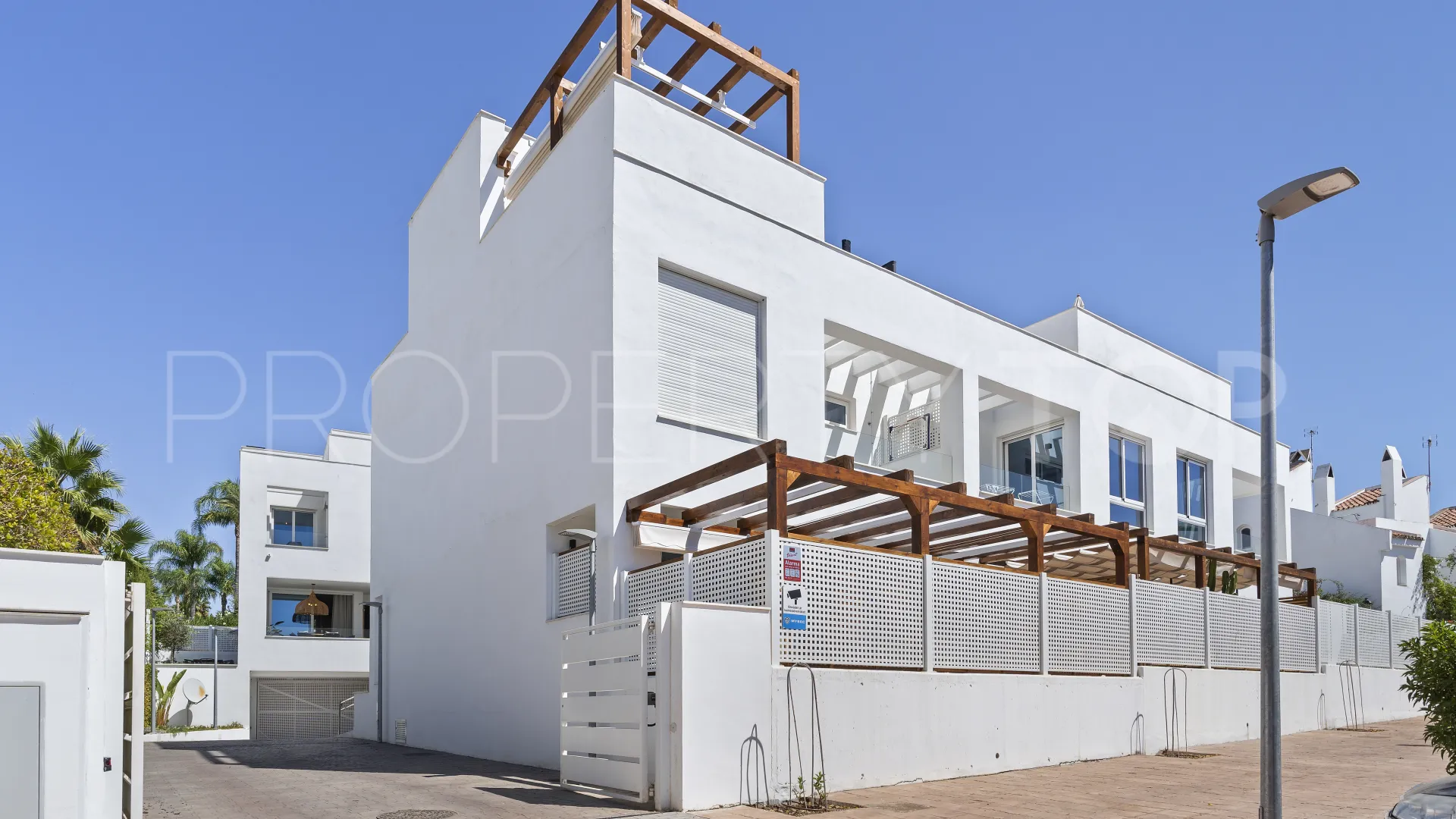 For sale town house in Marbella with 5 bedrooms