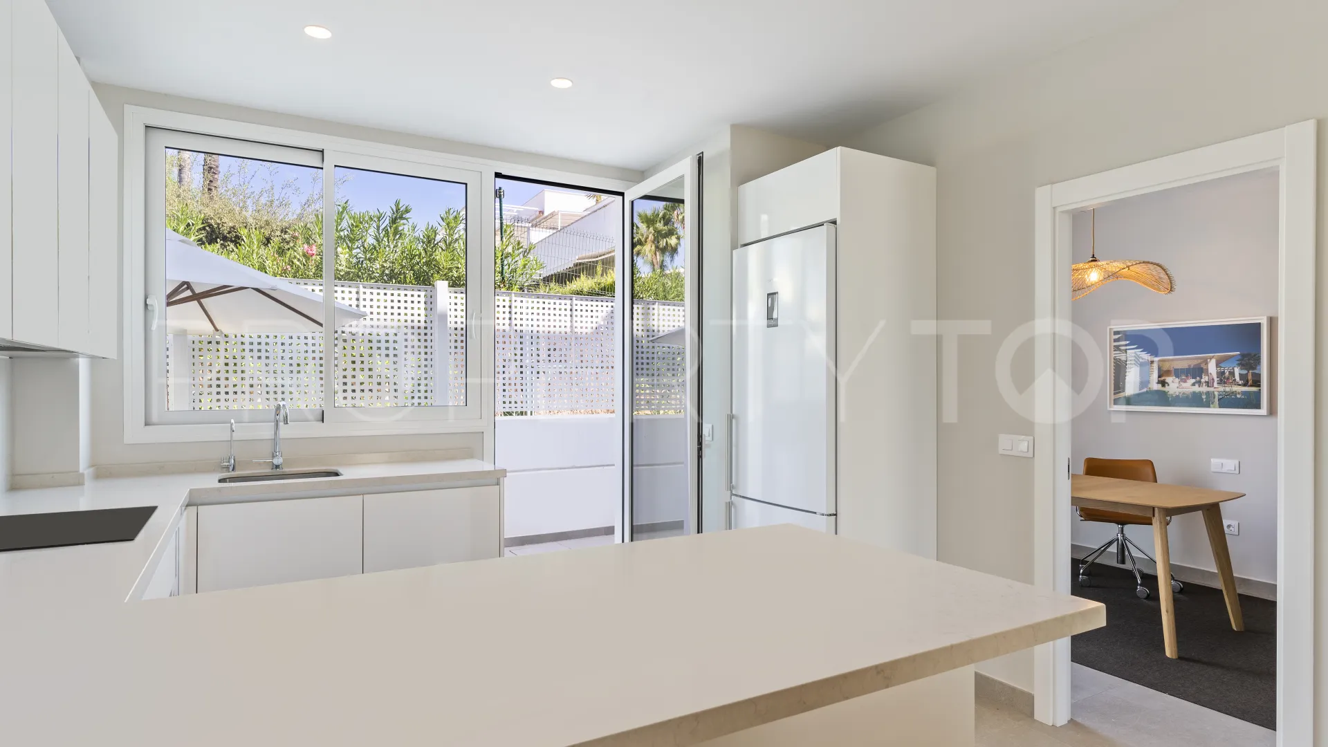 For sale town house in Marbella with 5 bedrooms