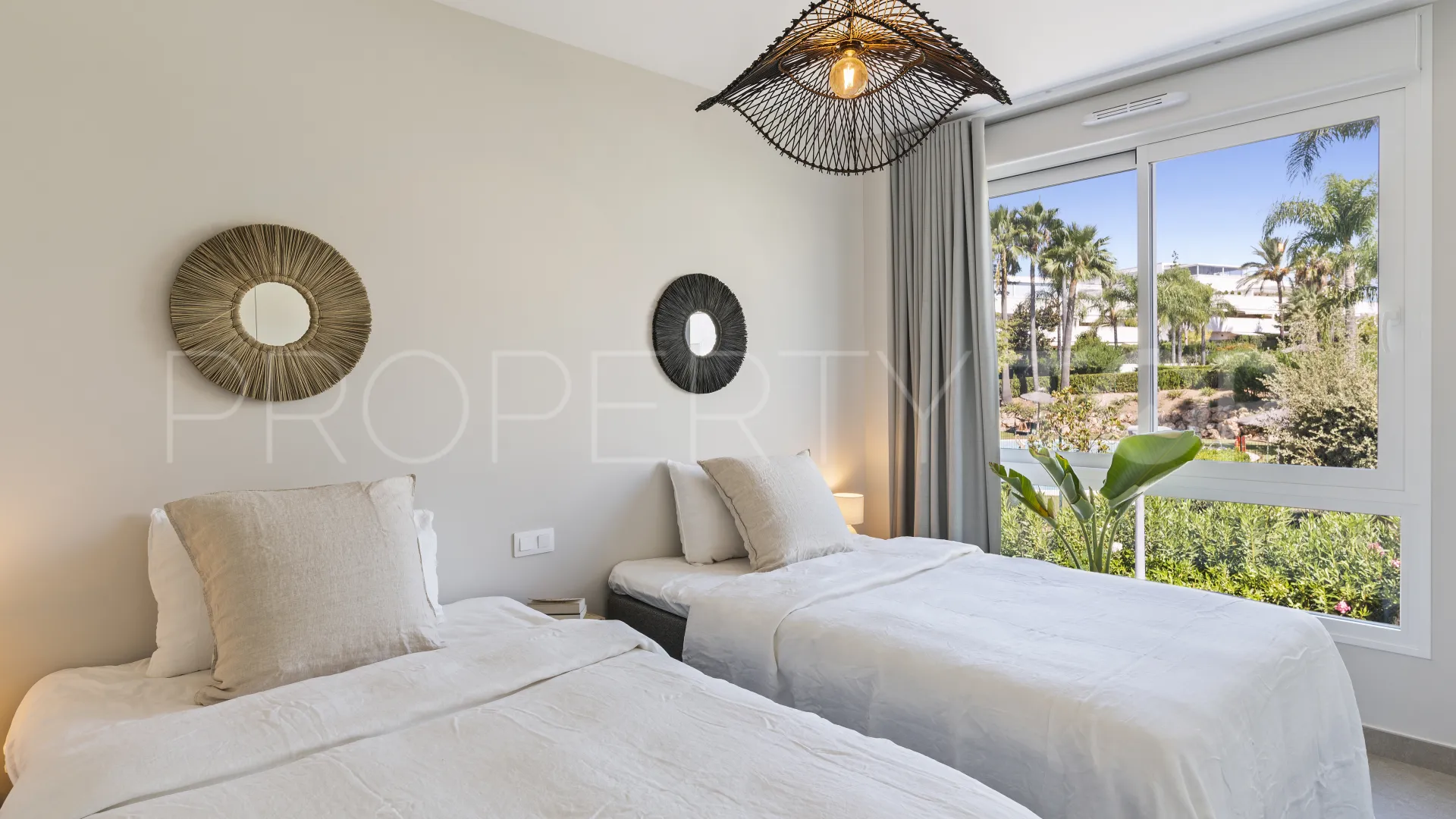 For sale town house in Marbella with 5 bedrooms