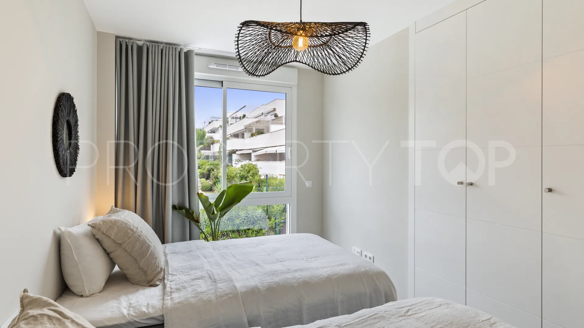 For sale town house in Marbella with 5 bedrooms