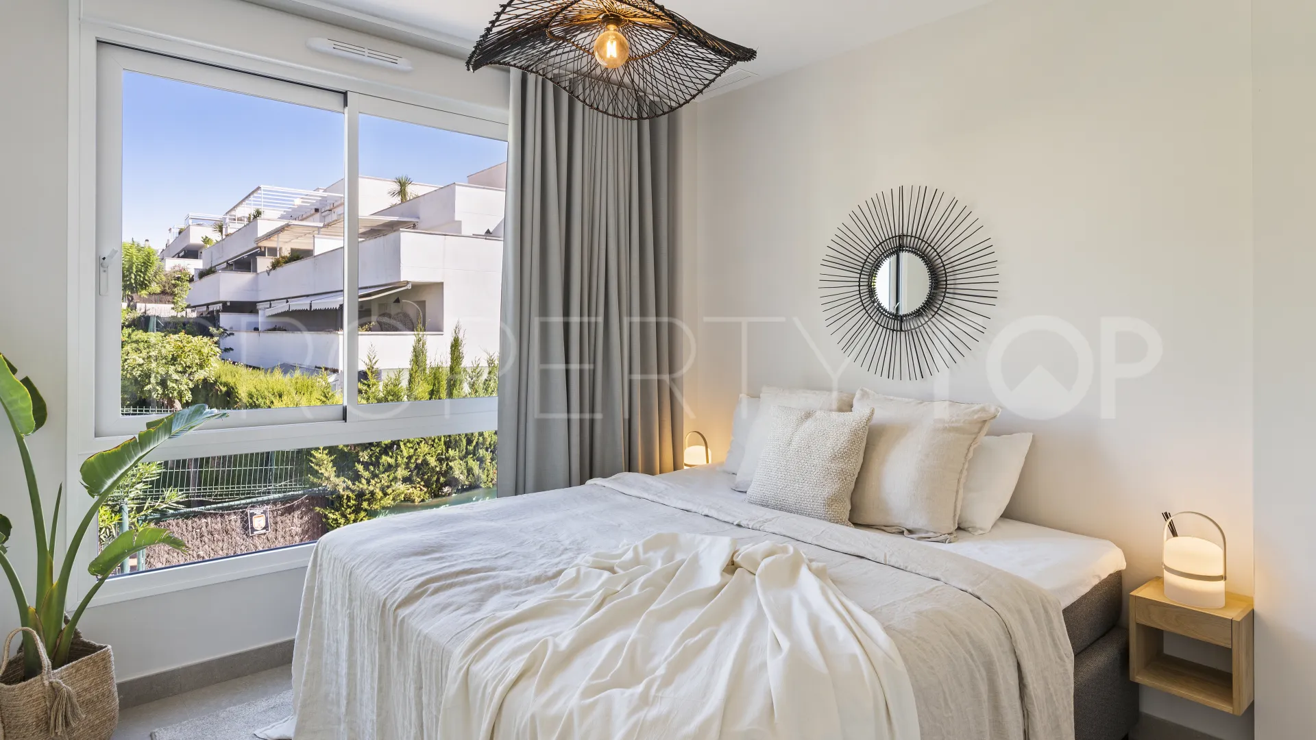 For sale town house in Marbella with 5 bedrooms
