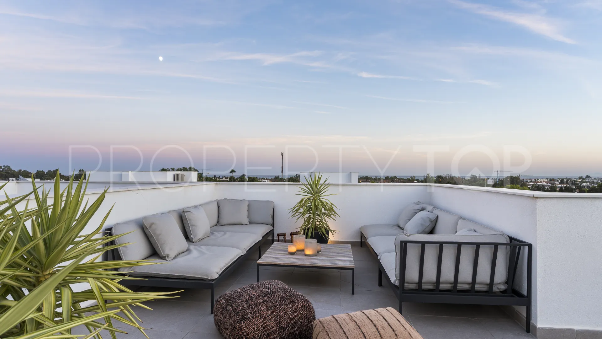 For sale town house in Marbella with 5 bedrooms