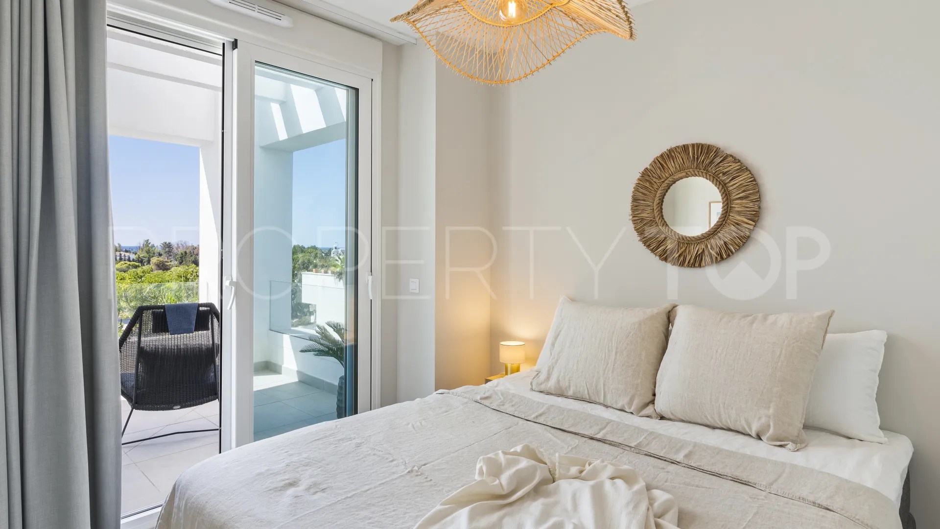 For sale town house in Marbella with 5 bedrooms