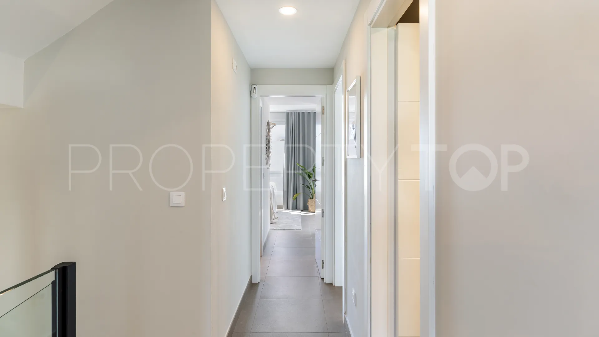 For sale town house in Marbella with 5 bedrooms