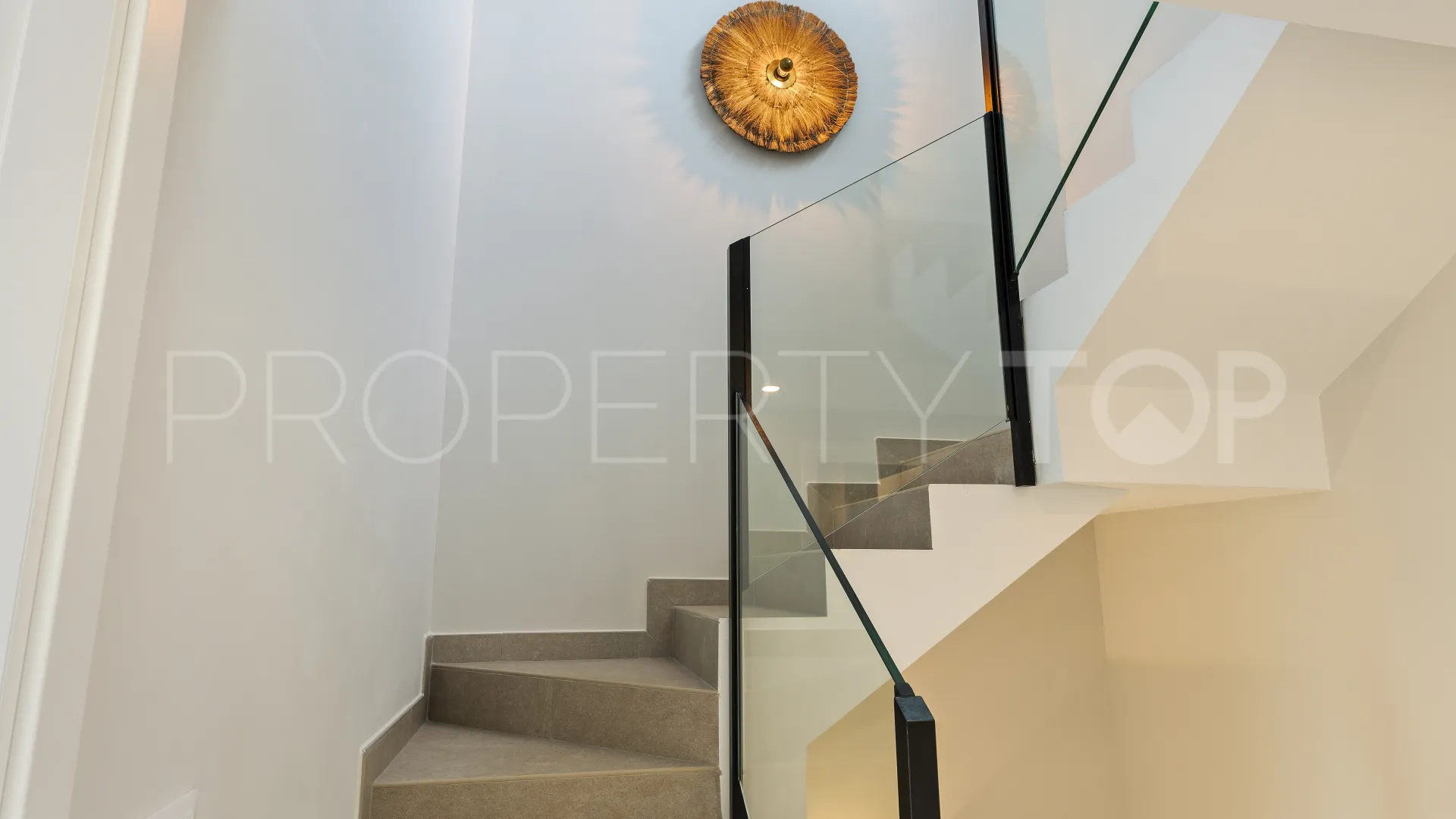 For sale town house in Marbella with 5 bedrooms