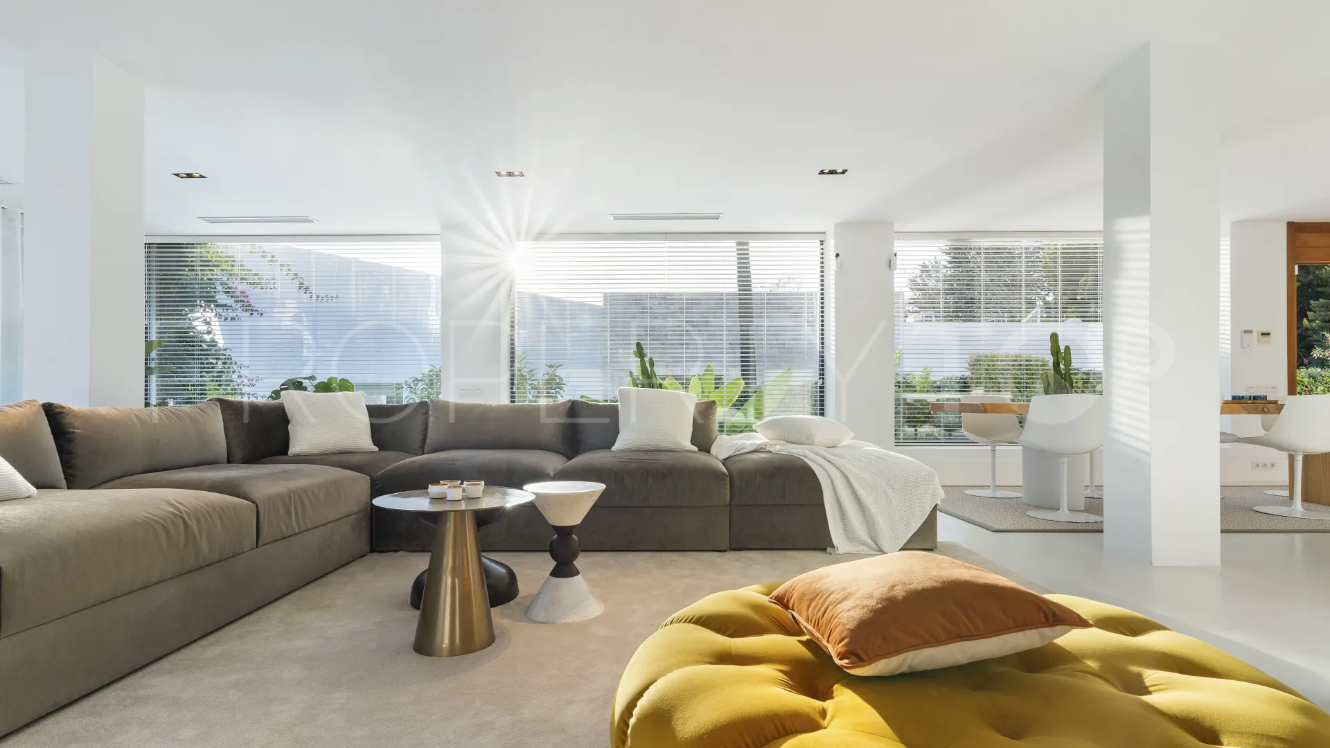 Buy villa in Nueva Andalucia with 5 bedrooms