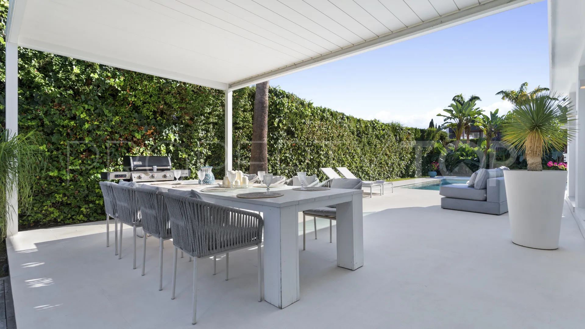 Buy villa in Nueva Andalucia with 5 bedrooms