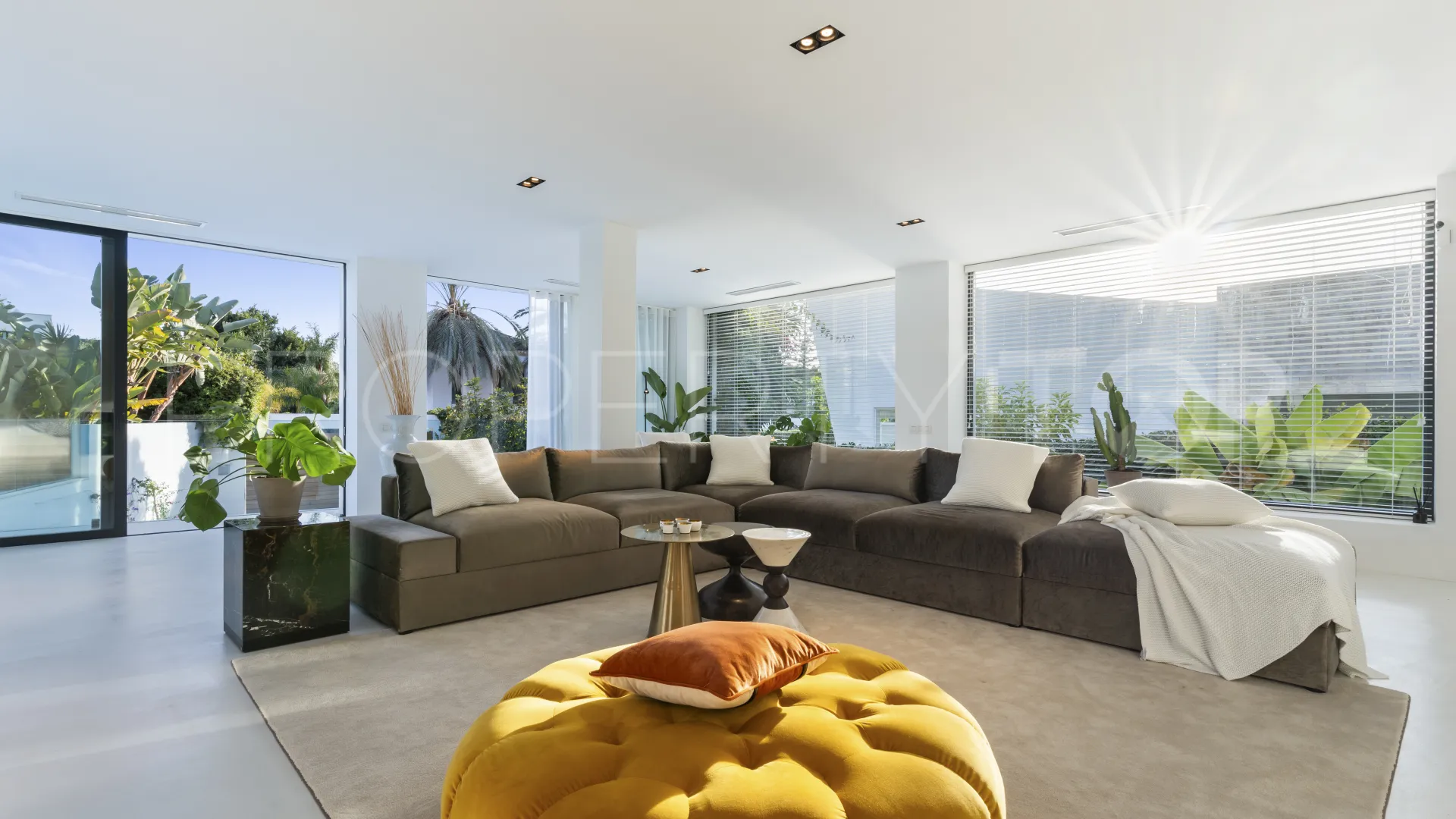 Buy villa in Nueva Andalucia with 5 bedrooms