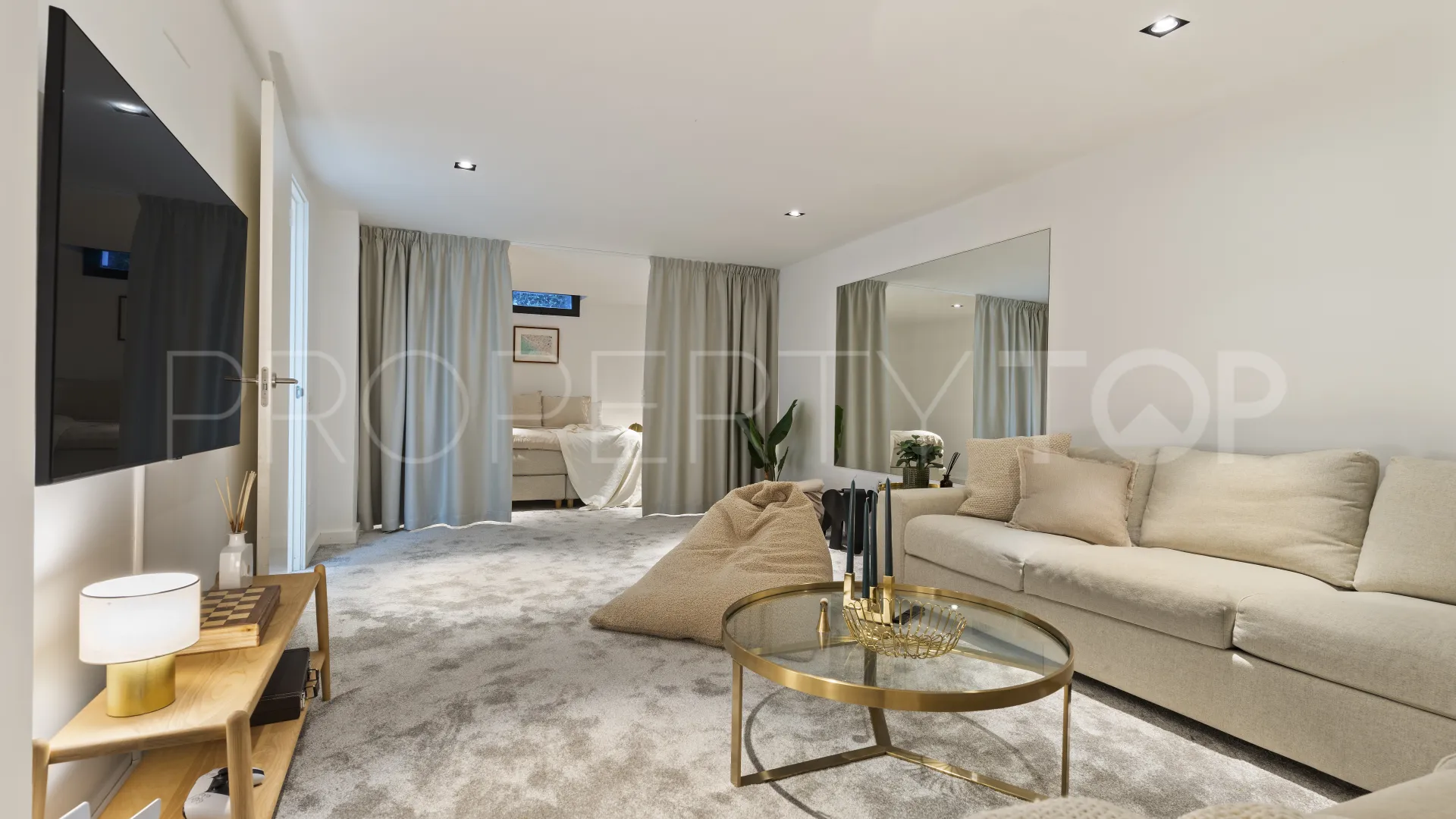Buy villa in Nueva Andalucia with 5 bedrooms