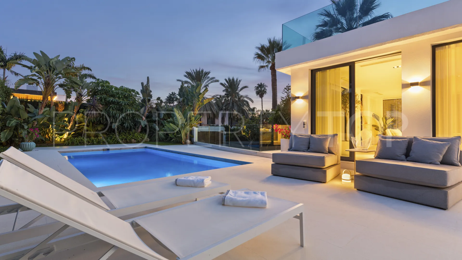 Buy villa in Nueva Andalucia with 5 bedrooms