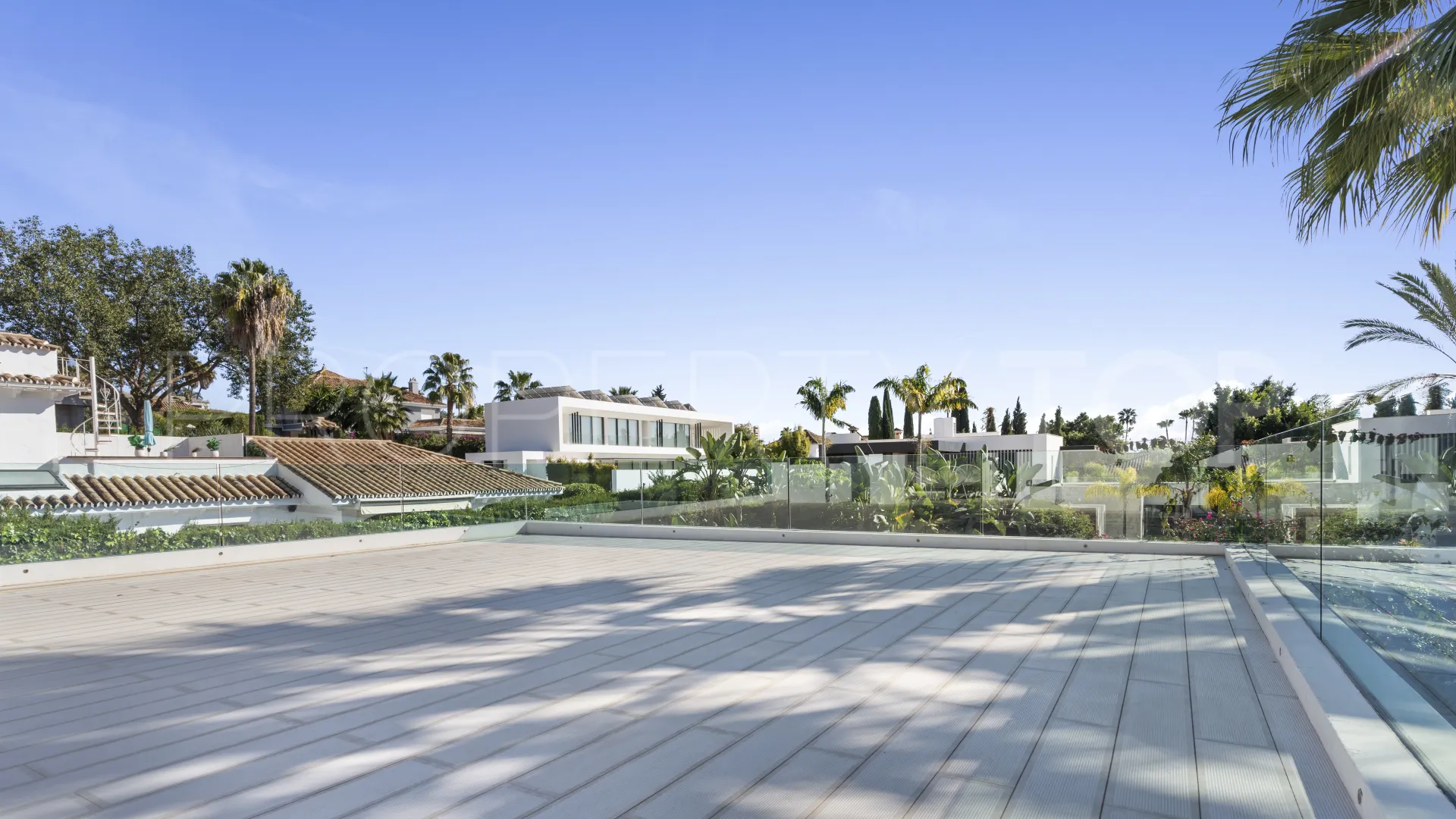 Buy villa in Nueva Andalucia with 5 bedrooms
