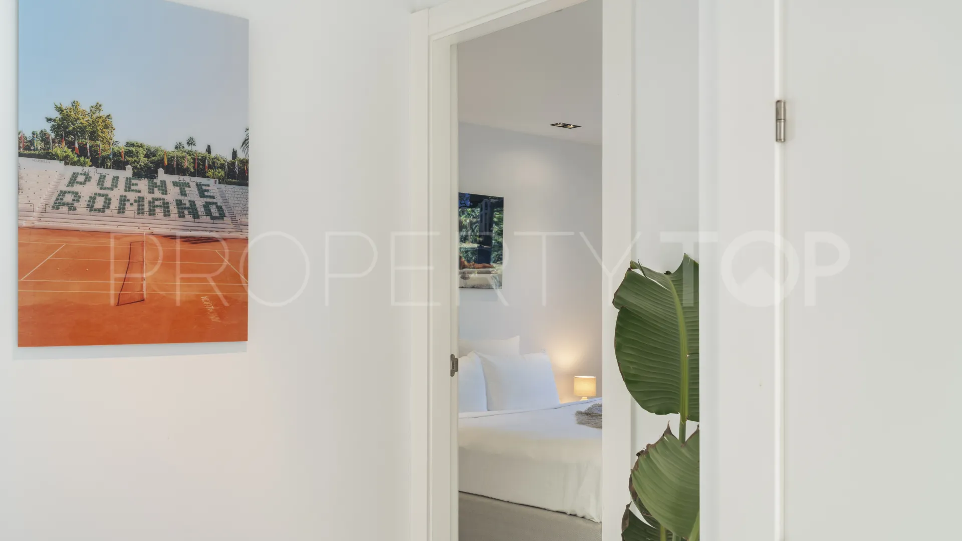 Buy villa in Nueva Andalucia with 5 bedrooms