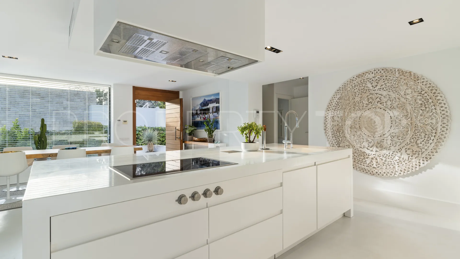 Buy villa in Nueva Andalucia with 5 bedrooms