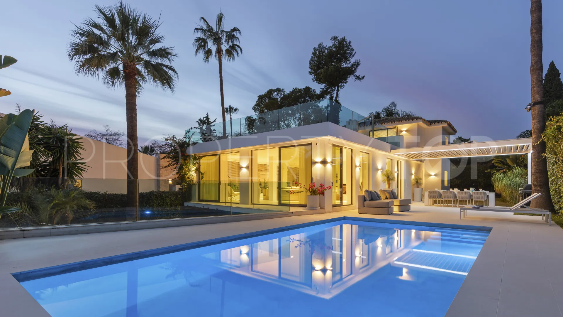 Buy villa in Nueva Andalucia with 5 bedrooms