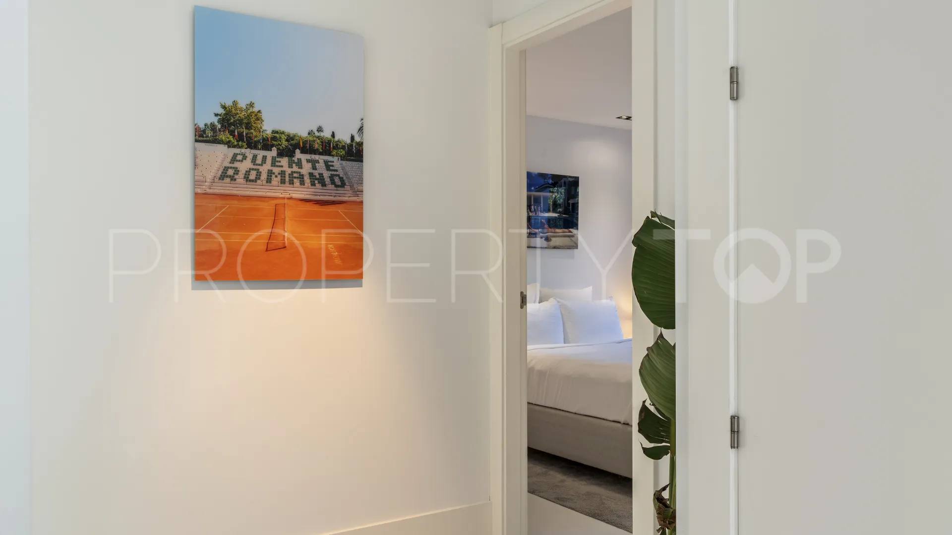 Buy villa in Nueva Andalucia with 5 bedrooms