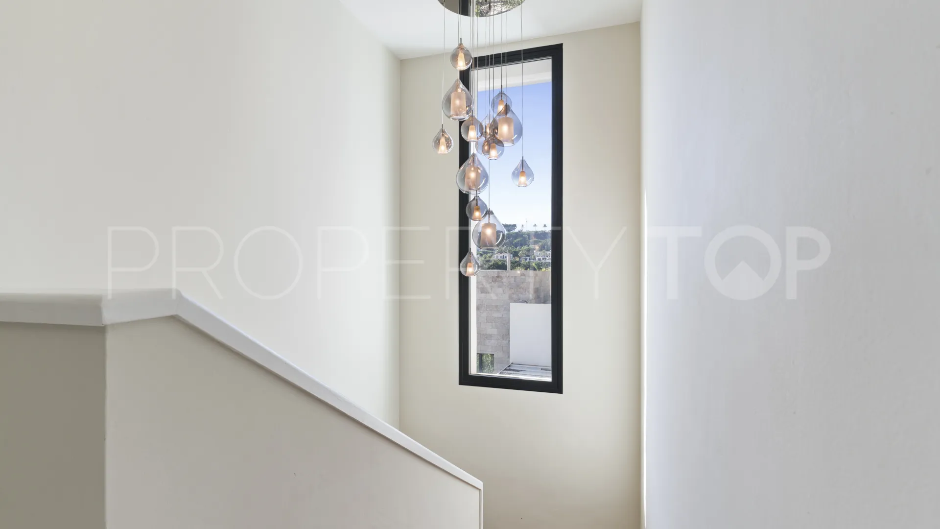 Buy villa in Nueva Andalucia with 5 bedrooms