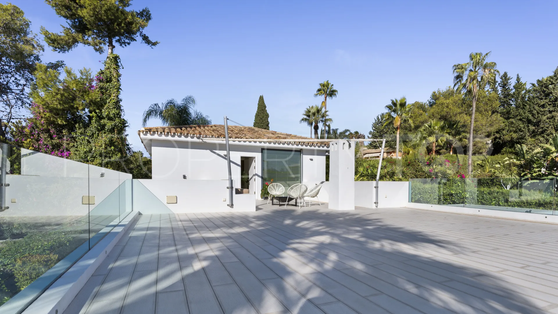 Buy villa in Nueva Andalucia with 5 bedrooms
