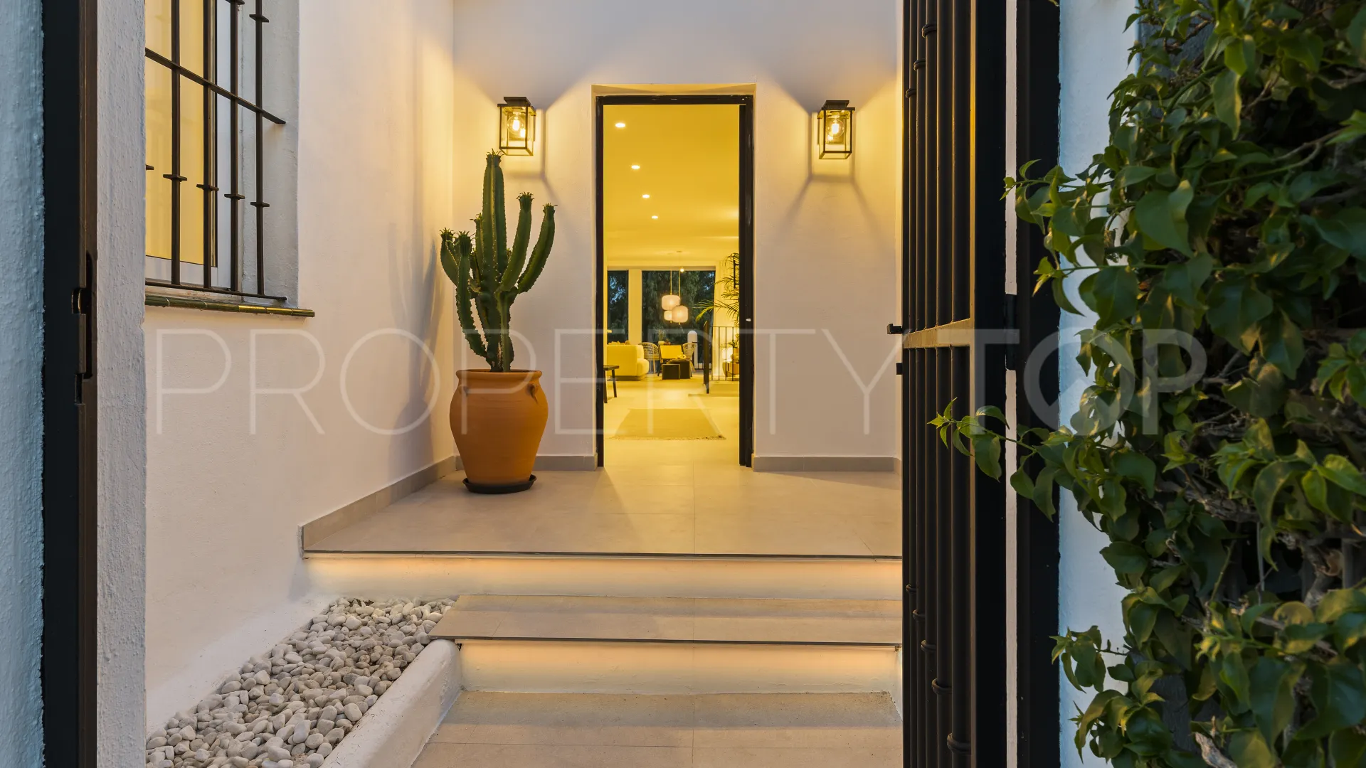 Town house for sale in Marbella City