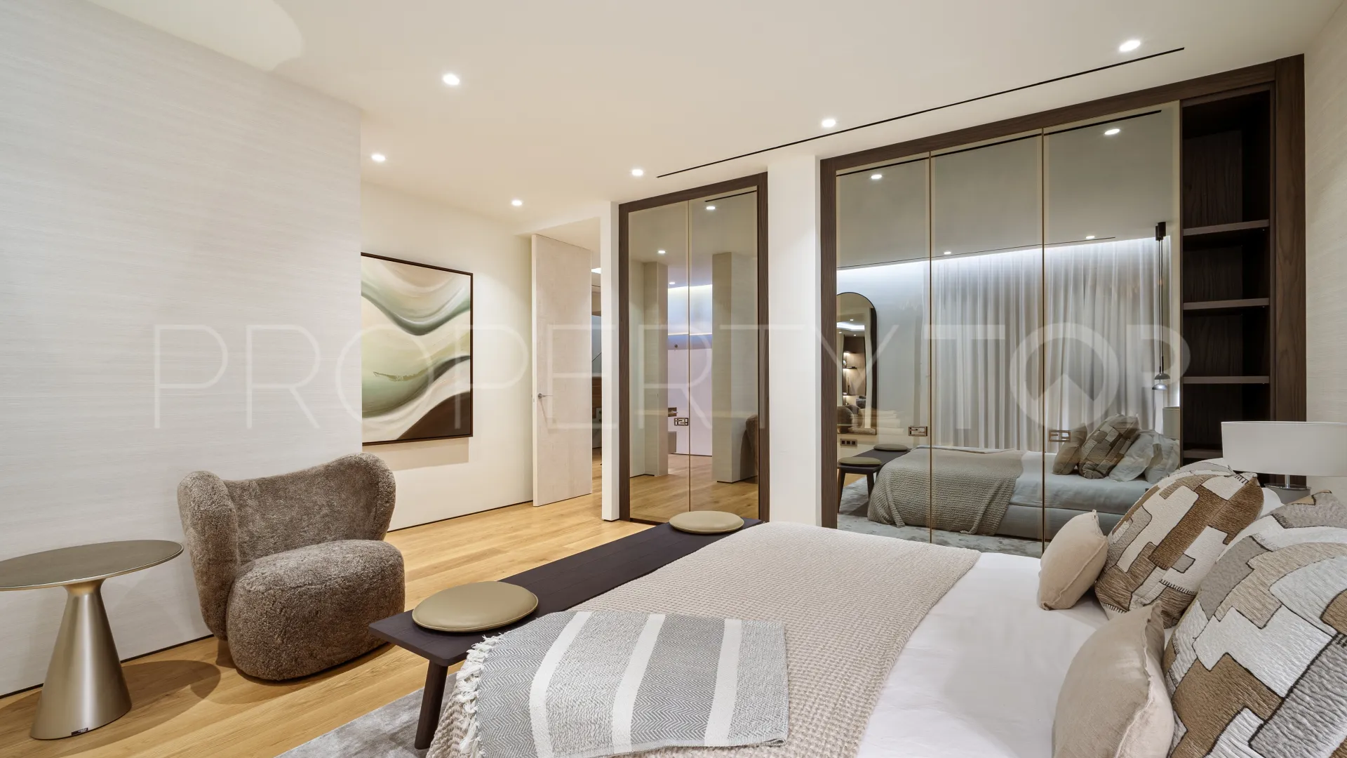 Ground floor apartment for sale in Marbella Golden Mile with 5 bedrooms
