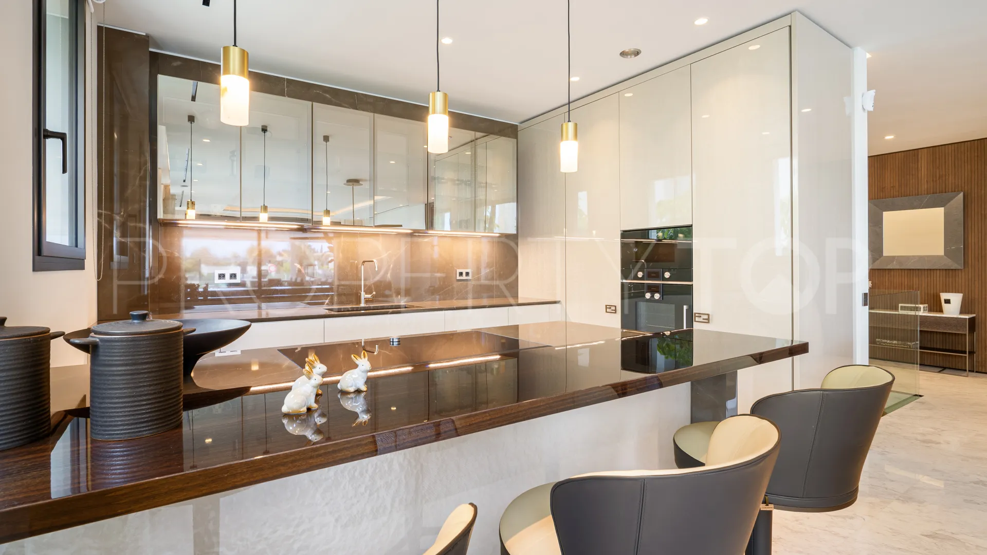 Ground floor apartment for sale in Marbella Golden Mile with 5 bedrooms