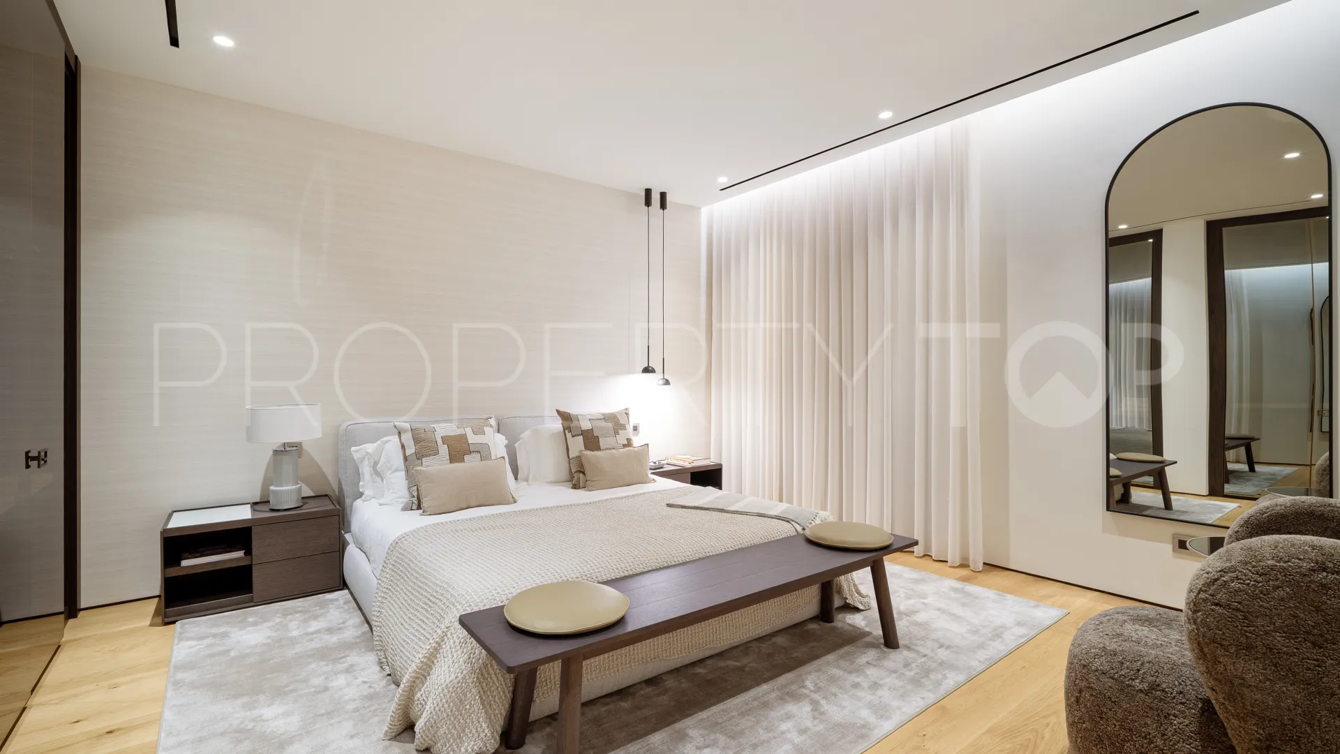 Ground floor apartment for sale in Marbella Golden Mile with 5 bedrooms