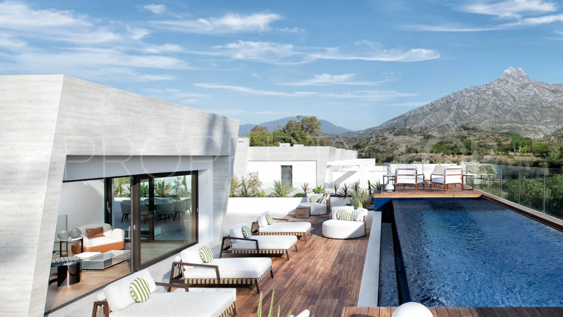 Ground floor apartment for sale in Marbella Golden Mile with 5 bedrooms