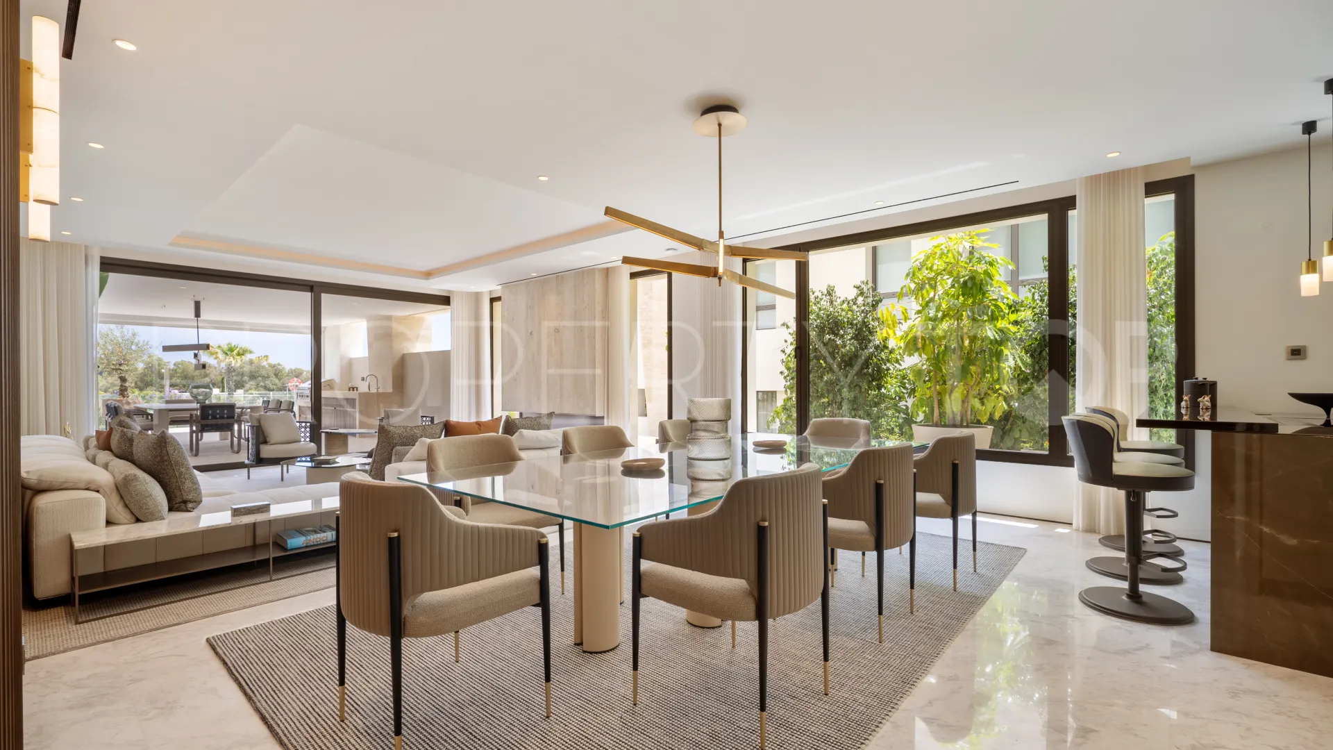 Ground floor apartment for sale in Marbella Golden Mile with 5 bedrooms