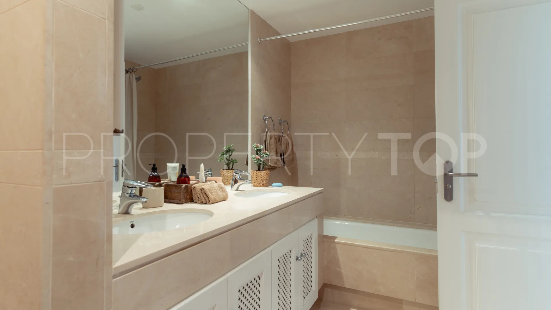 2 bedrooms ground floor apartment for sale in Nueva Andalucia