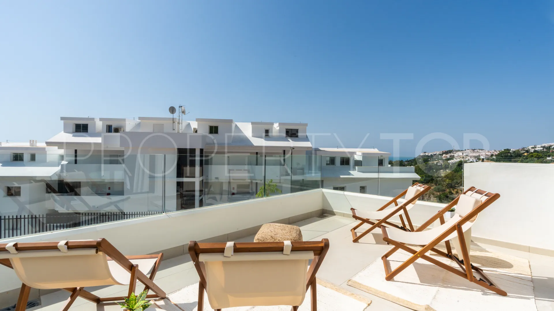 Apartamento con 2 dormitorios a la venta en Benalmadena