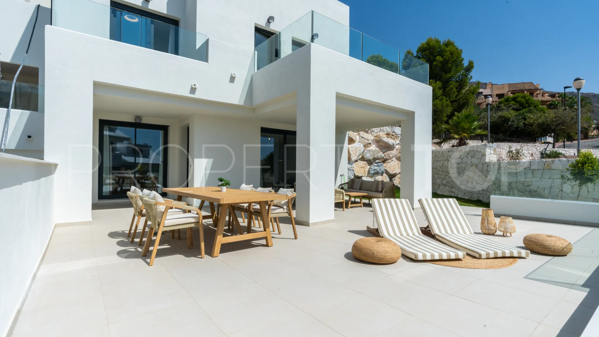 Apartamento con 2 dormitorios a la venta en Benalmadena