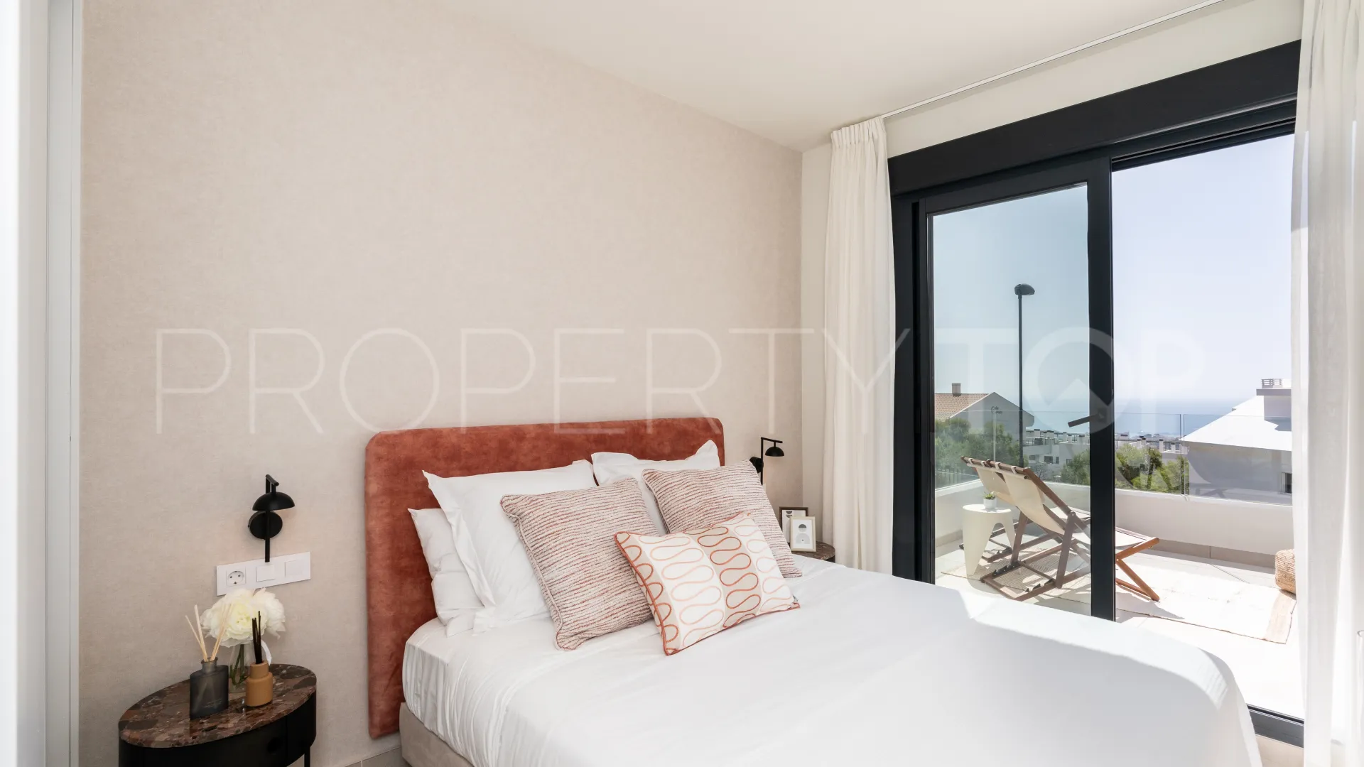 Apartamento con 2 dormitorios a la venta en Benalmadena
