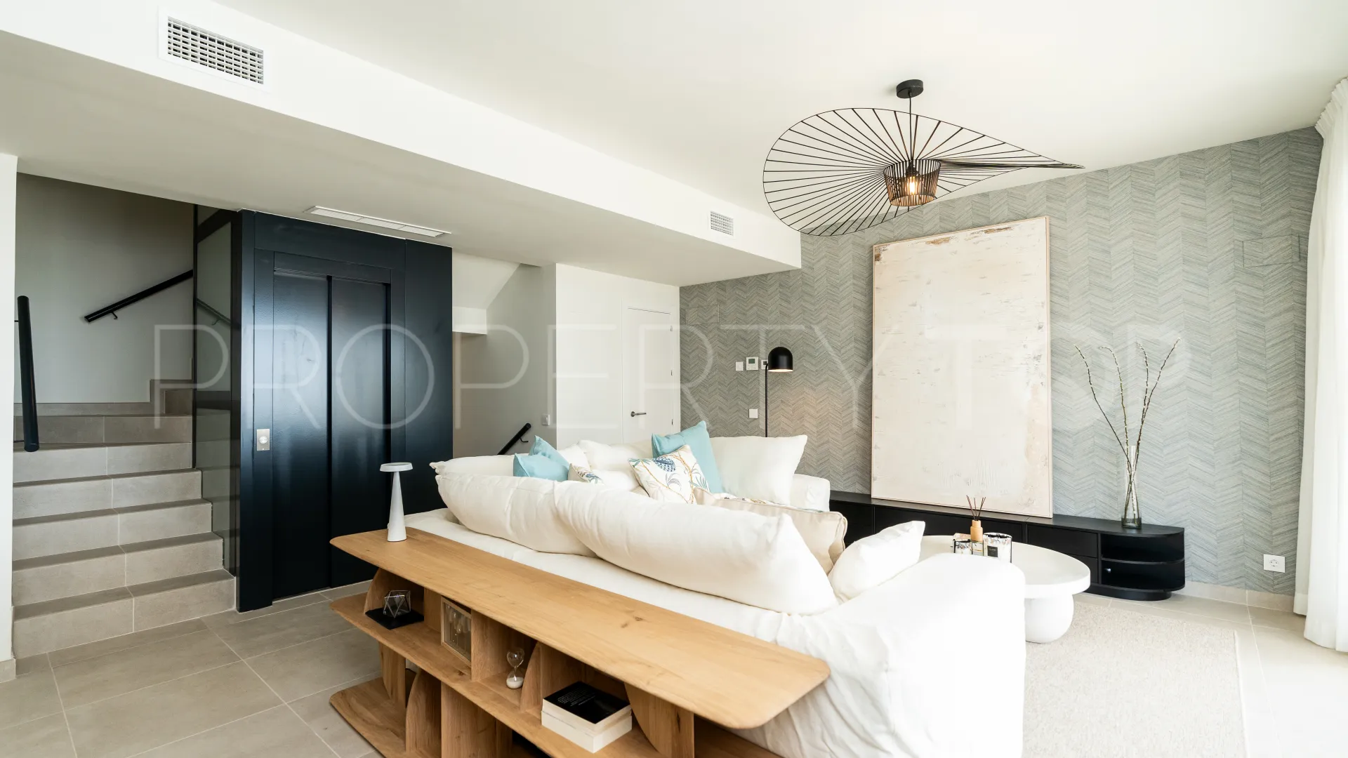 Apartamento con 2 dormitorios a la venta en Benalmadena