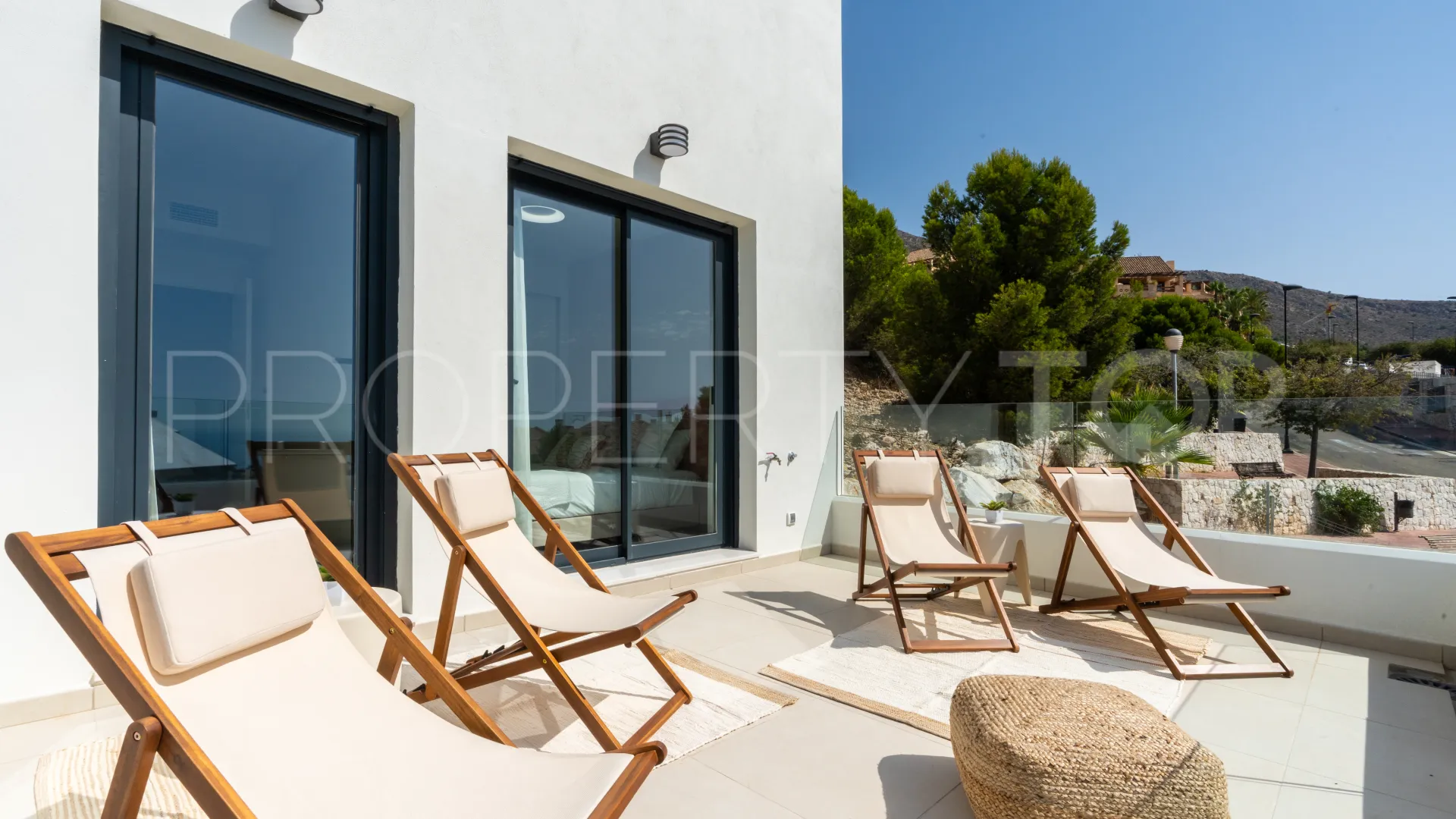 Apartamento con 2 dormitorios a la venta en Benalmadena