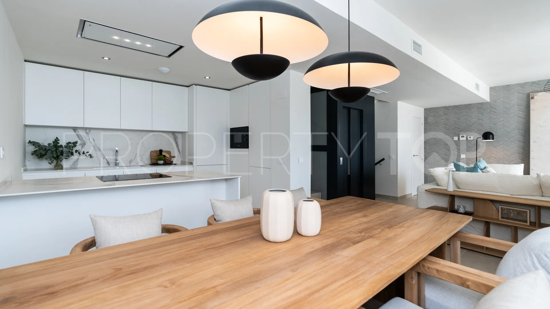 Apartamento con 2 dormitorios a la venta en Benalmadena