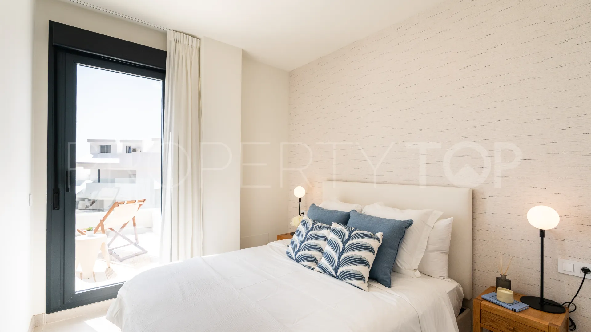 Apartamento con 2 dormitorios a la venta en Benalmadena