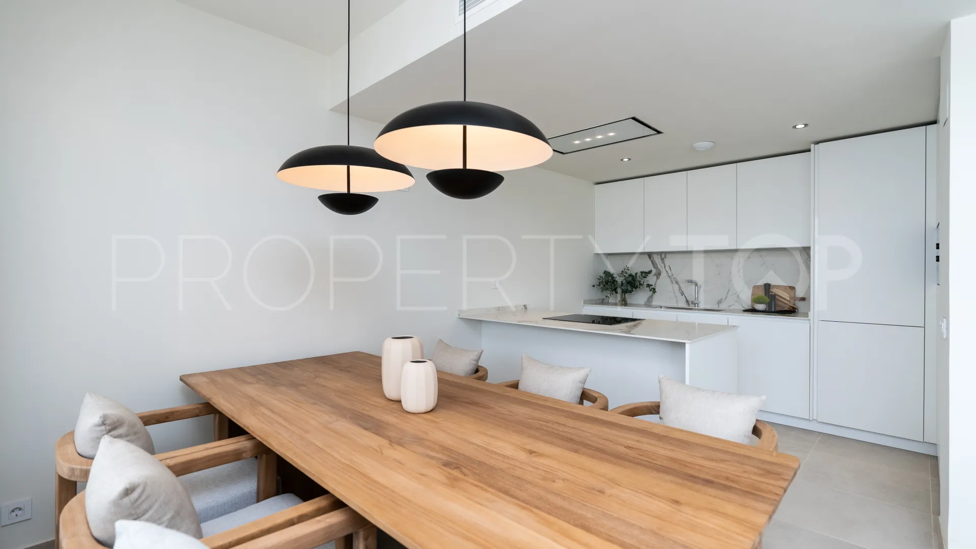 Apartamento con 2 dormitorios a la venta en Benalmadena
