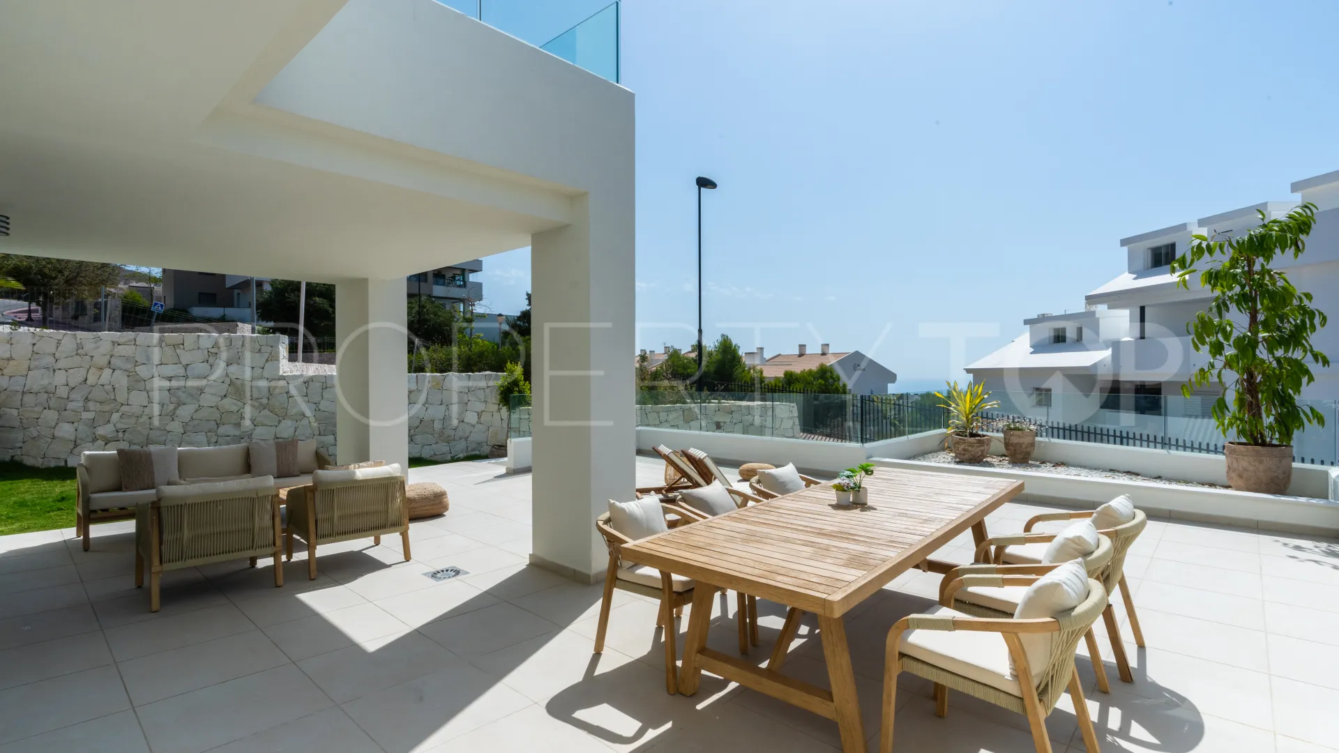 Apartamento con 2 dormitorios a la venta en Benalmadena
