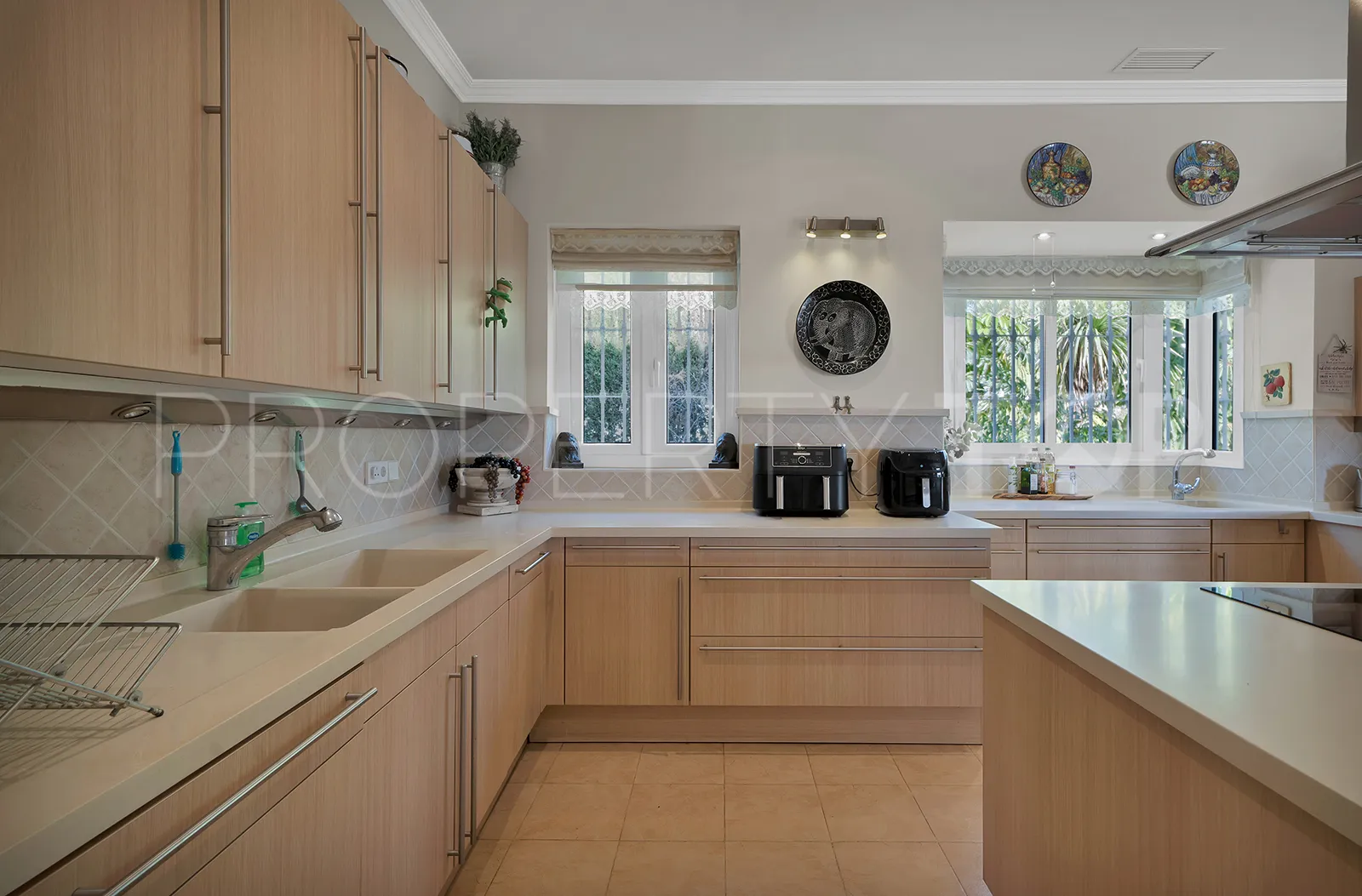 For sale 7 bedrooms villa in Nueva Andalucia