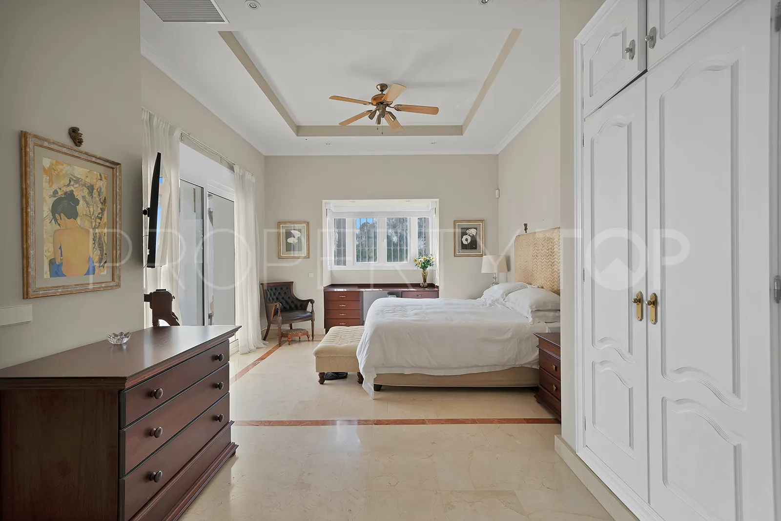 For sale 7 bedrooms villa in Nueva Andalucia