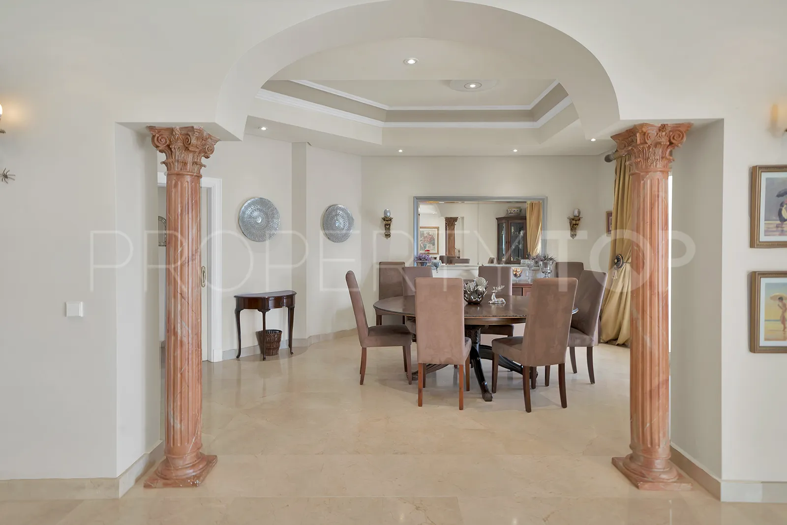 For sale 7 bedrooms villa in Nueva Andalucia