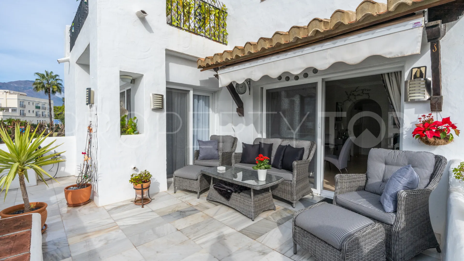 Apartamento en venta con 2 dormitorios en Estepona