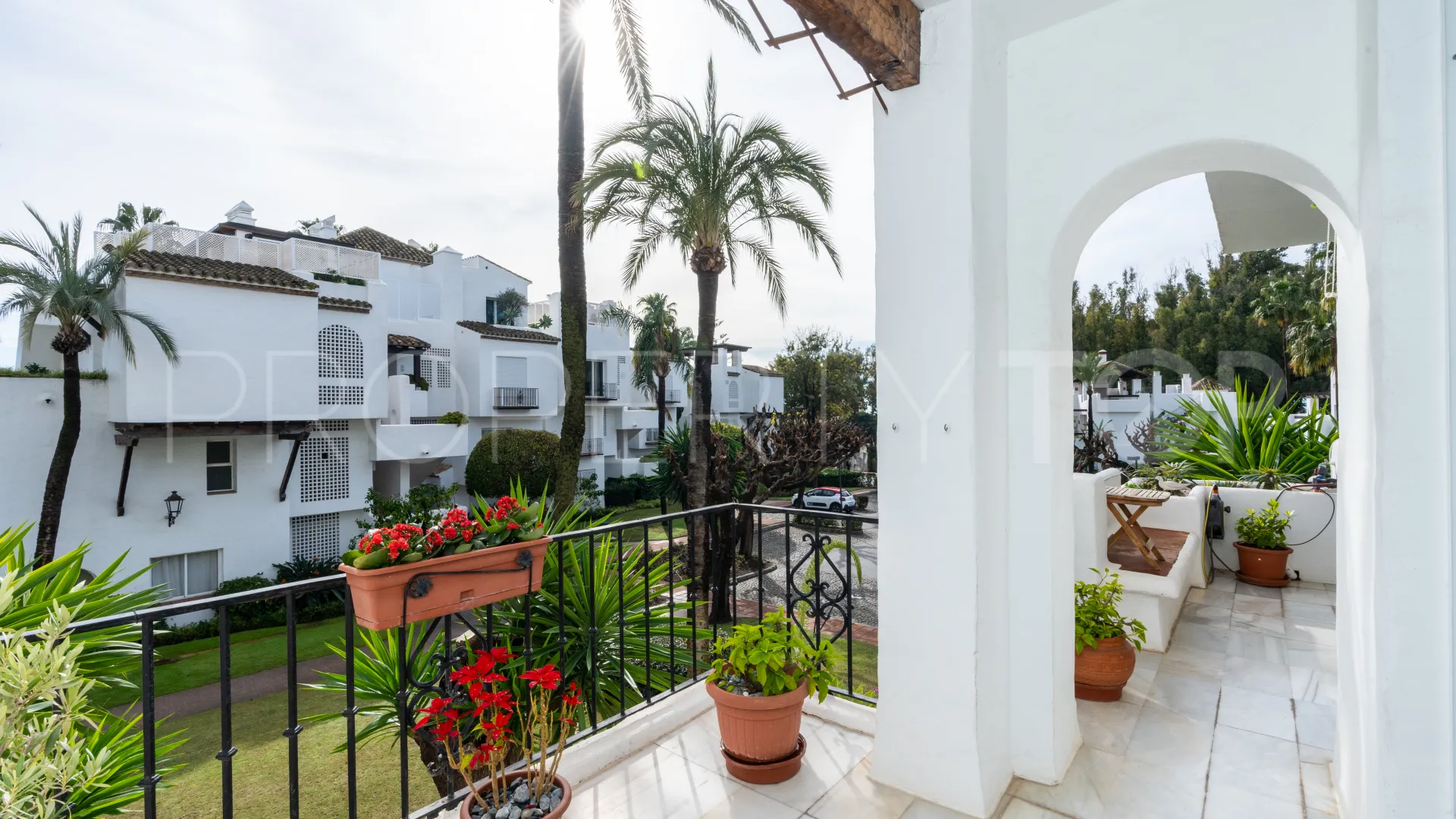Apartamento en venta con 2 dormitorios en Estepona