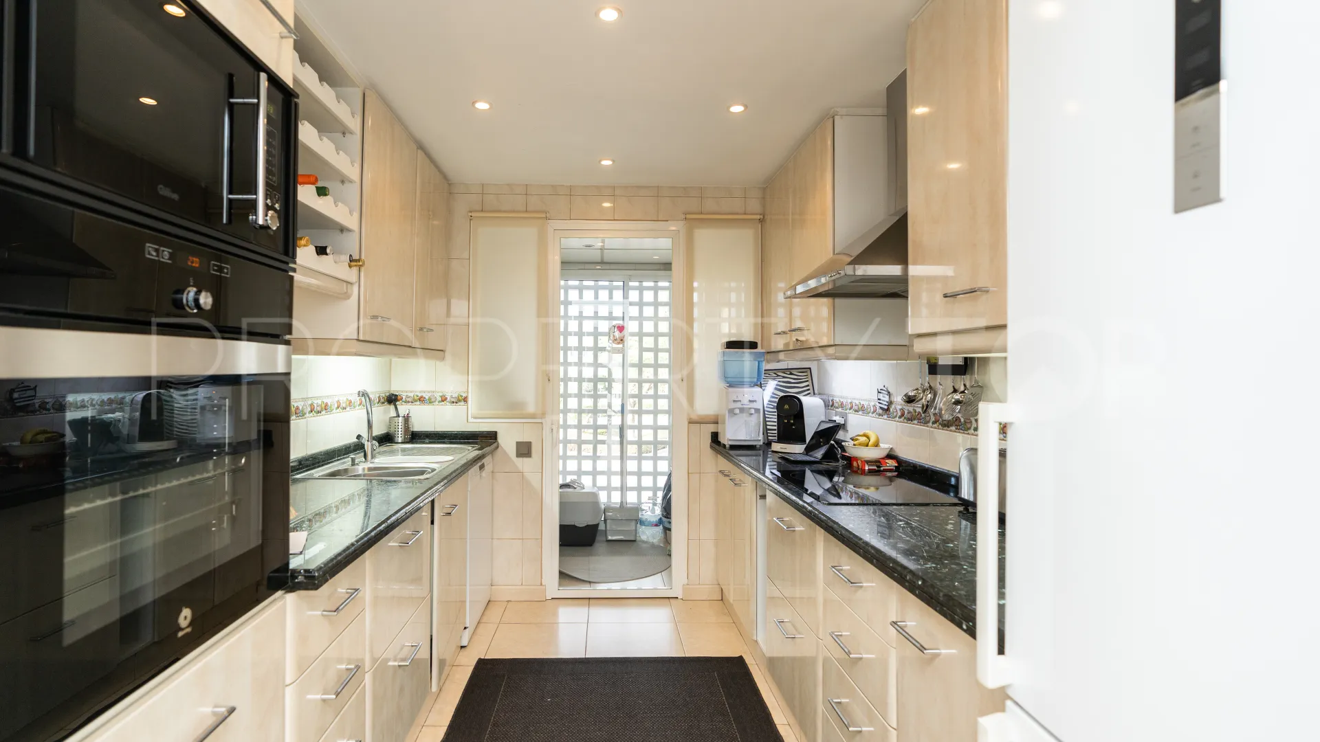 Apartamento en venta con 2 dormitorios en Estepona