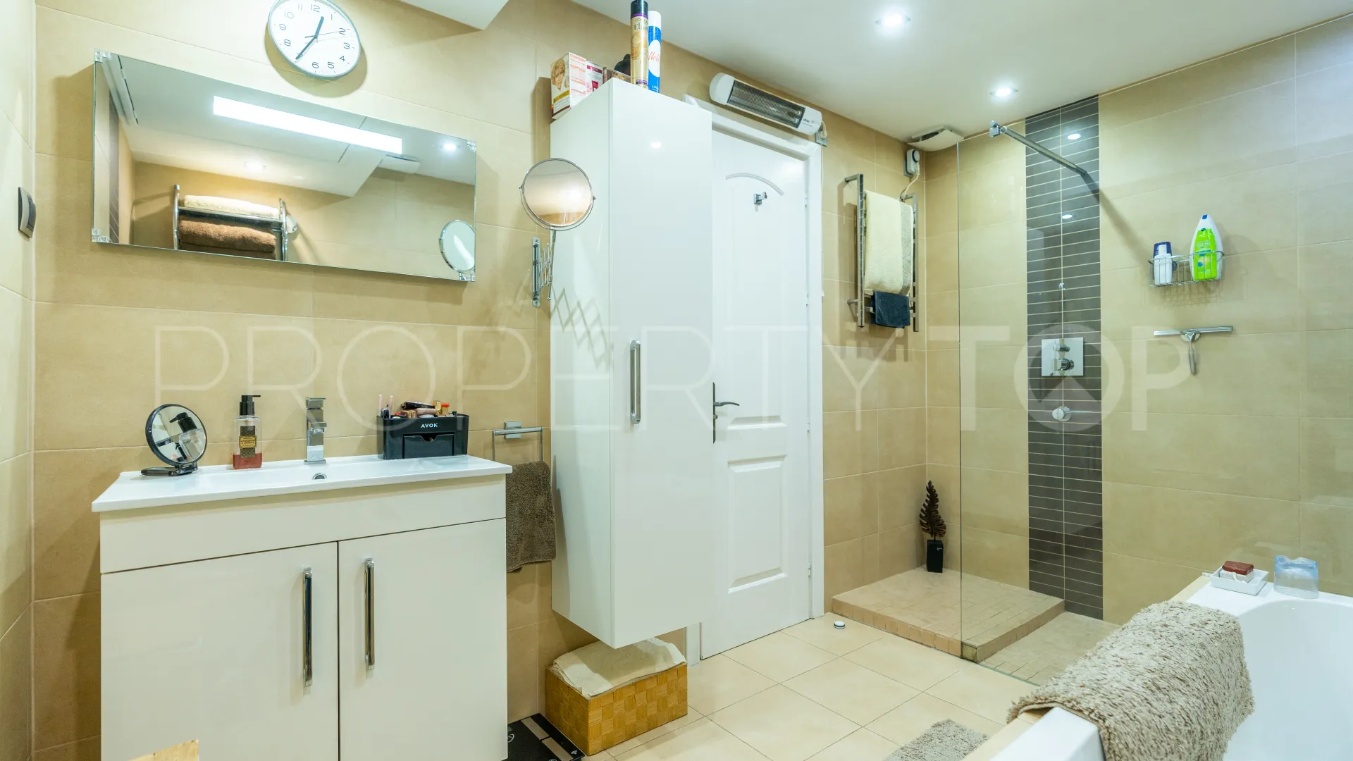 Apartamento en venta con 2 dormitorios en Estepona